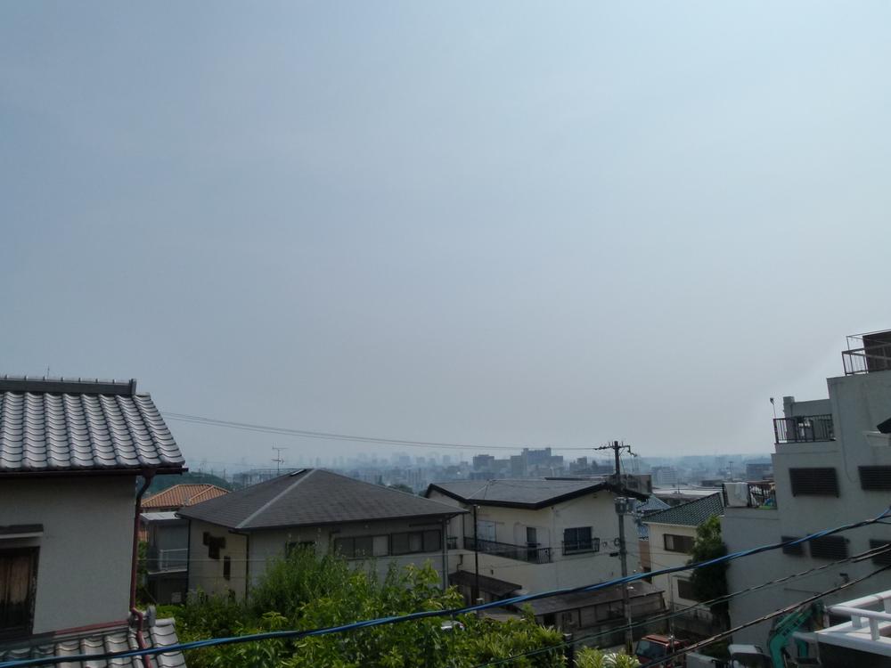 View photos from the dwelling unit. Also we heard during the day, See at night night view is very beautiful! 