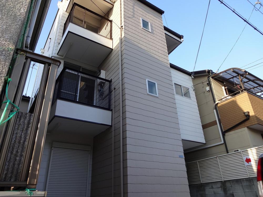 Local appearance photo. Local (12 May 2013) Shooting