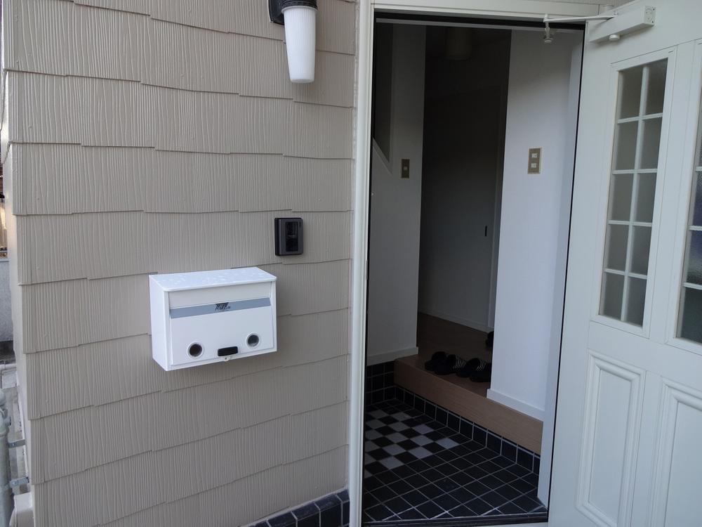 Entrance. Local (12 May 2013) Shooting