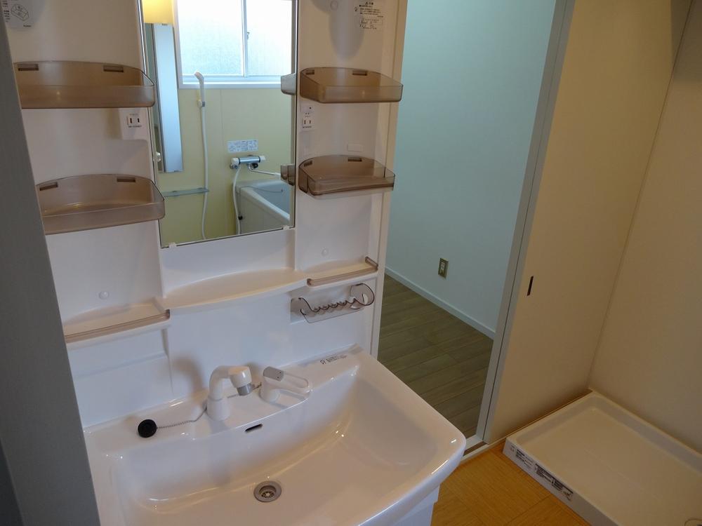 Wash basin, toilet. It is the washroom to use every day!