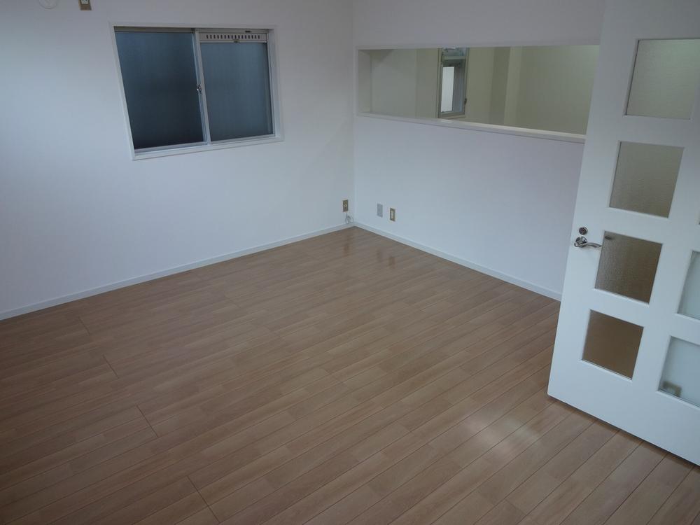 Living. 14 Pledge of a large living!