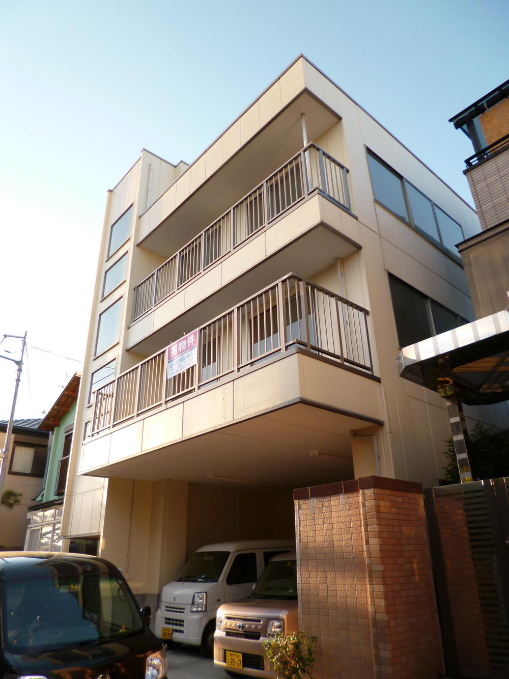 Local appearance photo. Local (12 May 2013) Shooting