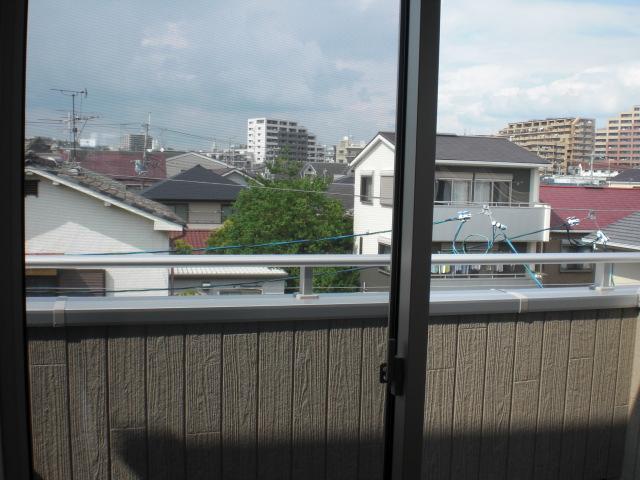 View photos from the dwelling unit. View from the site (August 2013) Shooting