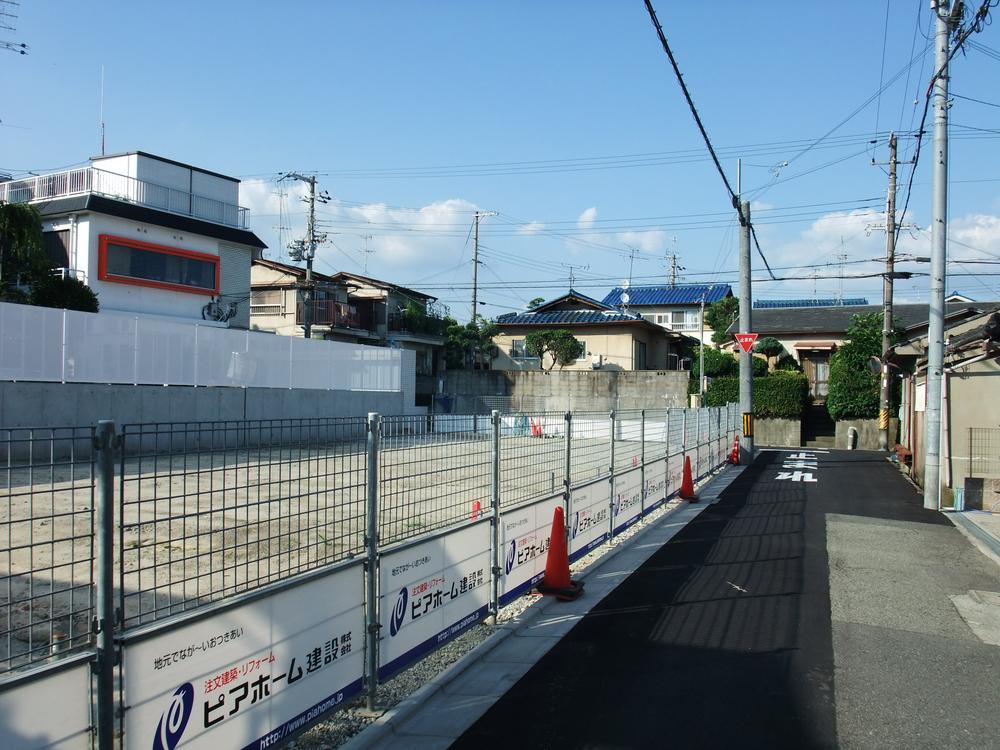 Local photos, including front road. Local (11 May 2013) Shooting