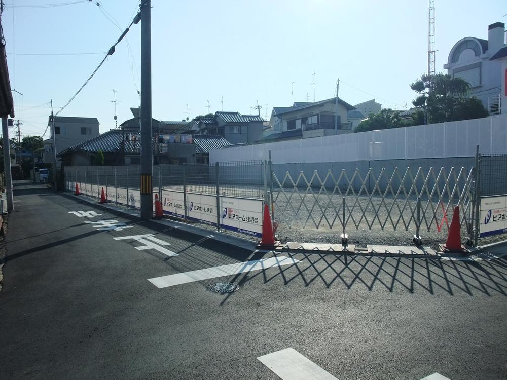 Local photos, including front road. Local (11 May 2013) Shooting