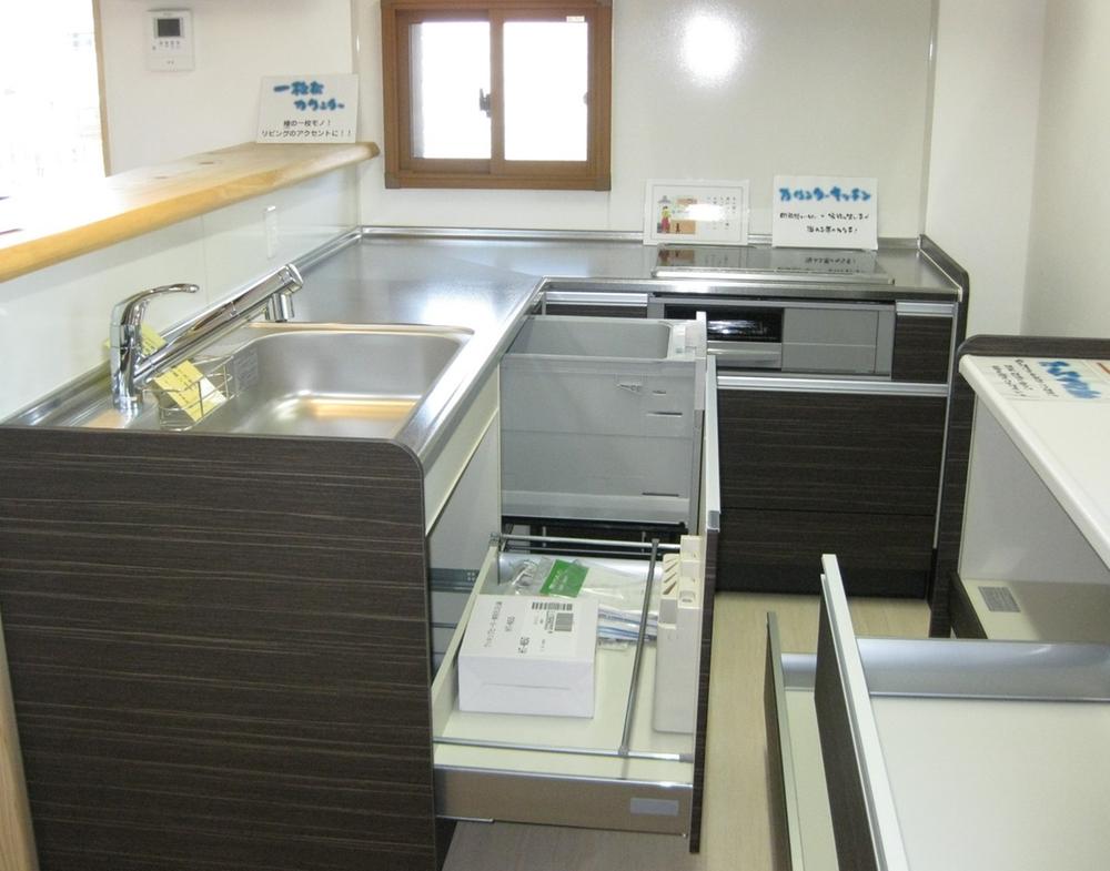 Kitchen. Storage lot ・ Easy-to-use system Kitchen!