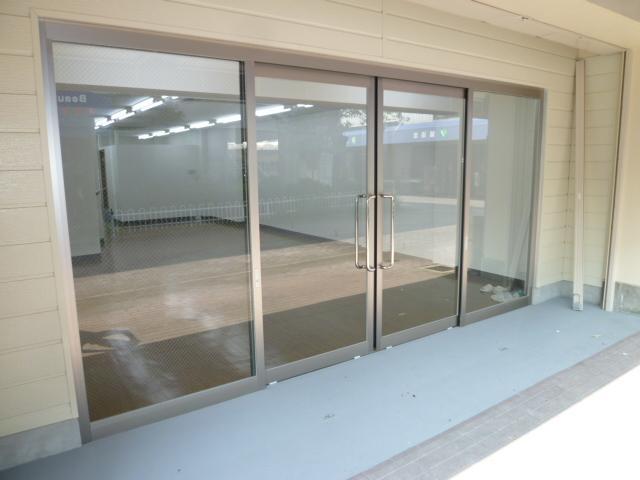 Local appearance photo. Indoor (10 May 2013) Shooting