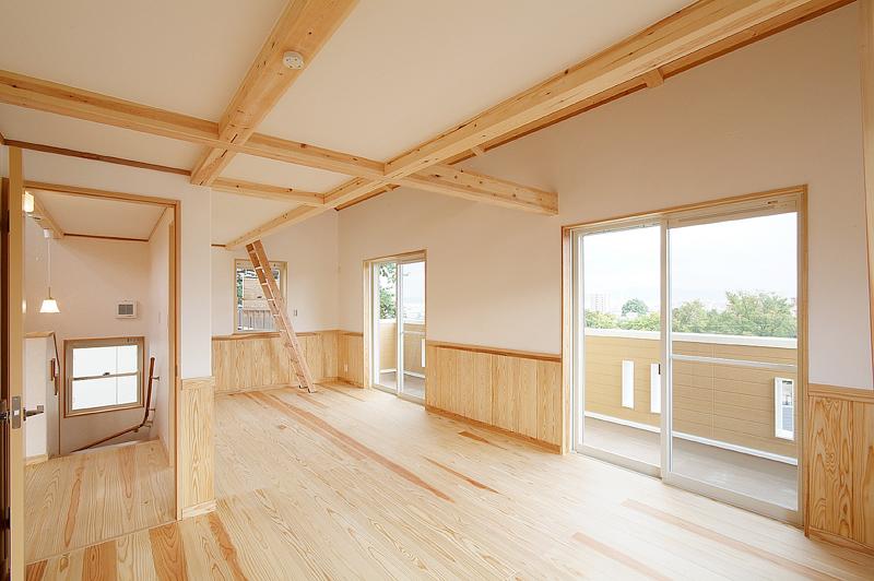 Living. Living to settle a family surrounded by trees