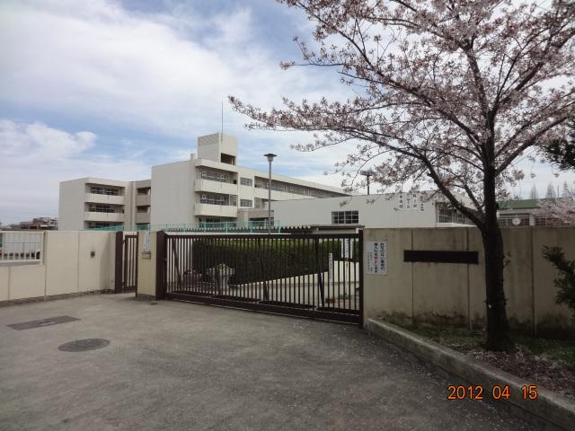 Junior high school. 800m until Katayama junior high school