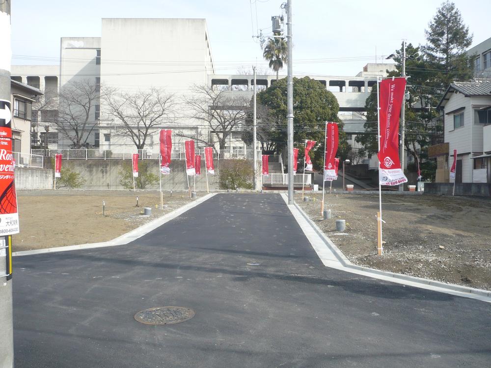 Local photos, including front road. Local (February 2013) Shooting