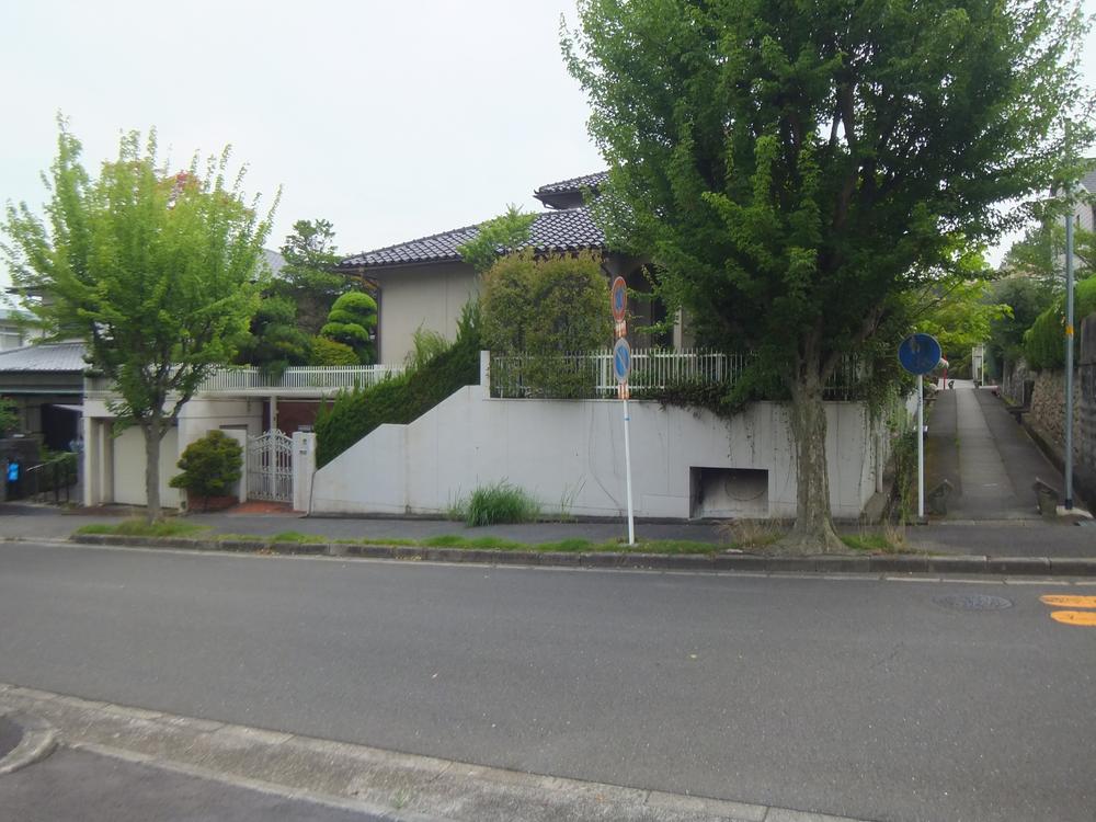 Local photos, including front road. Local (July 2013) Shooting ・ Front road width about 12.6m