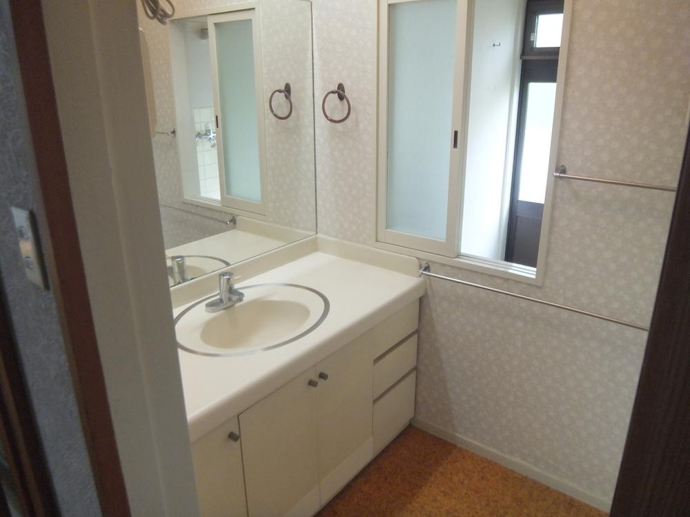 Wash basin, toilet. Indoor (July 2013) Shooting