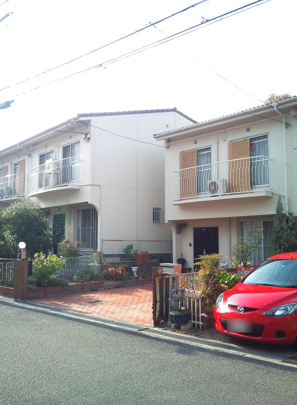 Local appearance photo. Relaxed about 6.5m in width of the front road in the south-east side.