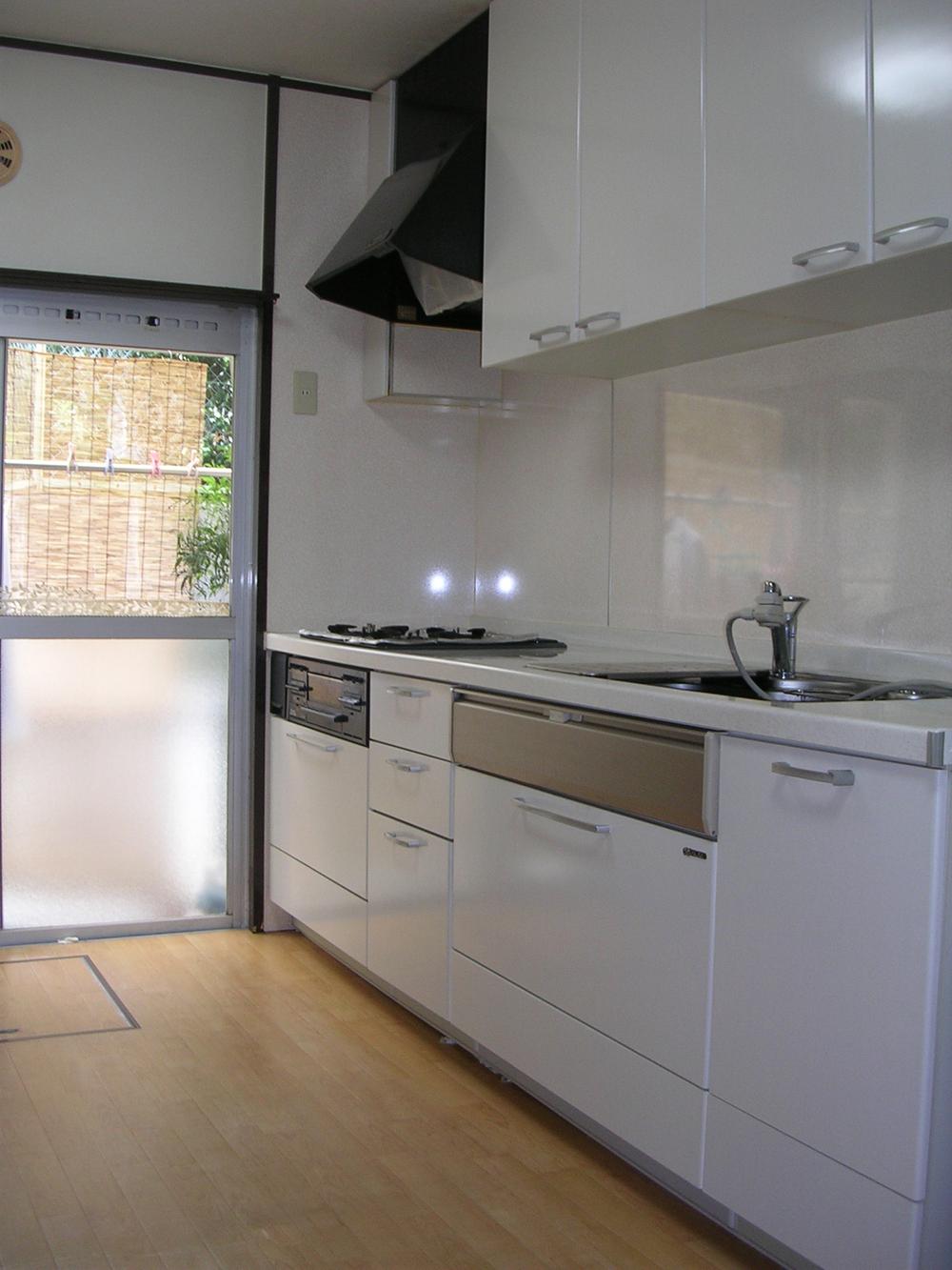 Kitchen. Heisei system kitchen that had made in 19 years.