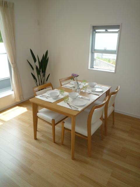 Same specifications photos (living)