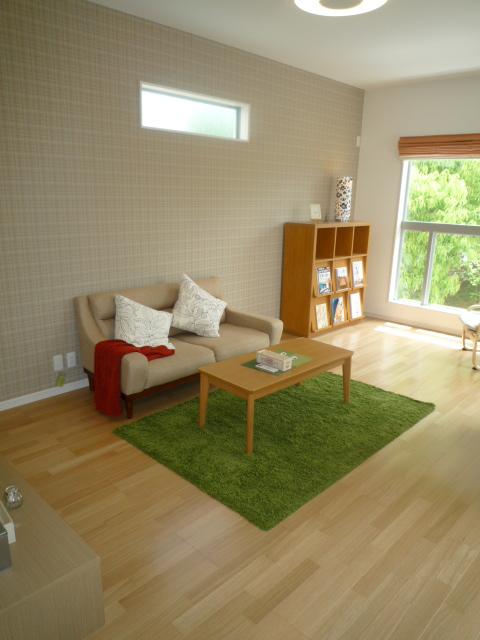 Same specifications photos (living)