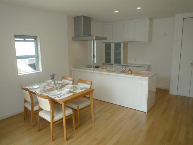 Same specifications photos (living)