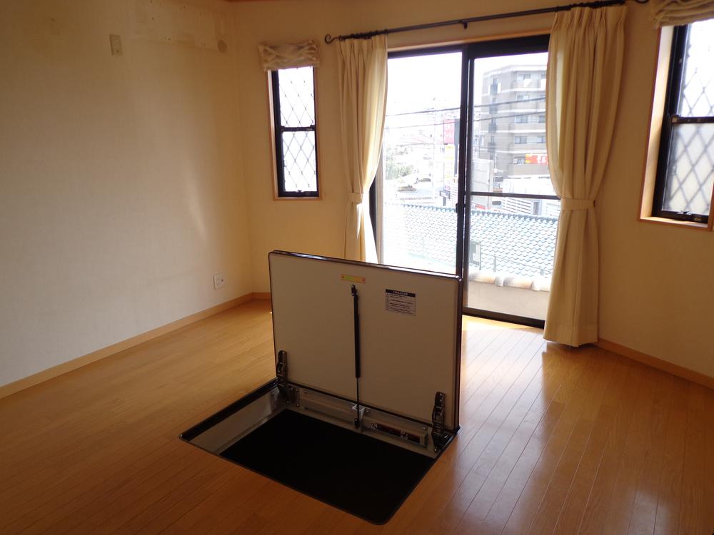 Same specifications photos (living). Underfloor Storage There