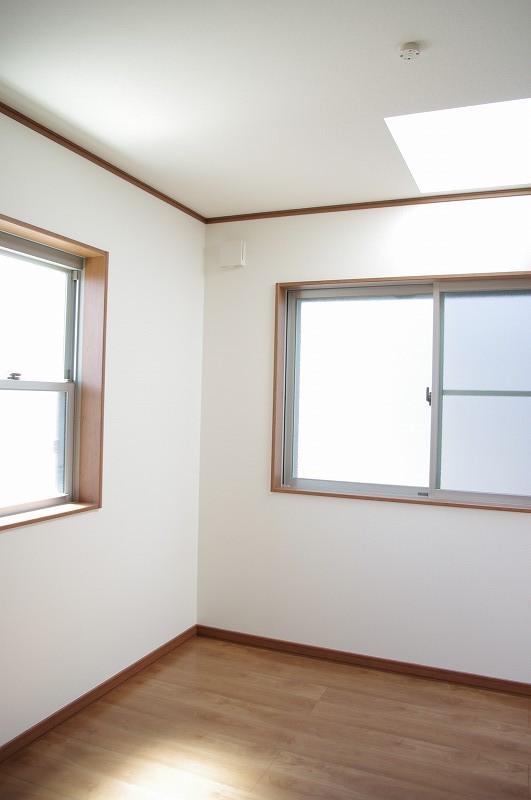 Non-living room.  [Model house: 2 Kaiyoshitsu]  Bright and airy also excellent in the two-sided lighting! And skylight is exactly the brightness that electricity is not needed during the also unlucky Date!  Room (August 2013) Shooting