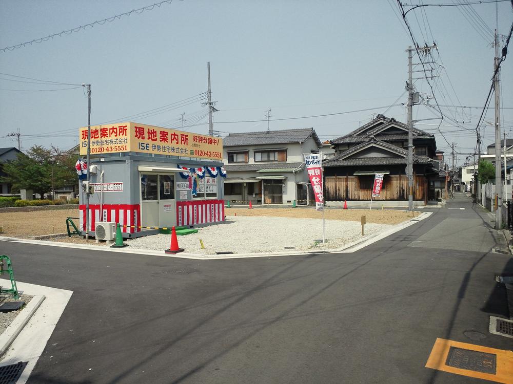 Local photos, including front road. Local (2012) shooting