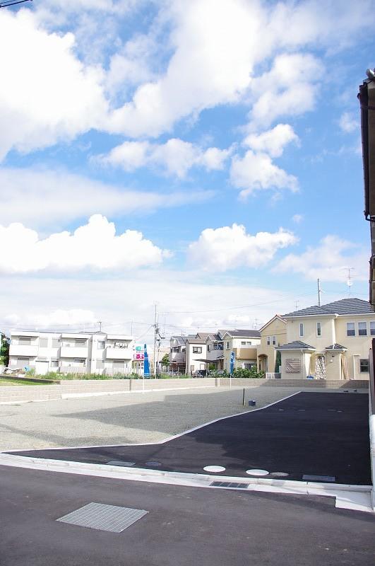 Local photos, including front road. Local (11 May 2013) Shooting