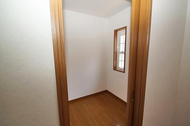 Receipt. Walk-in closet