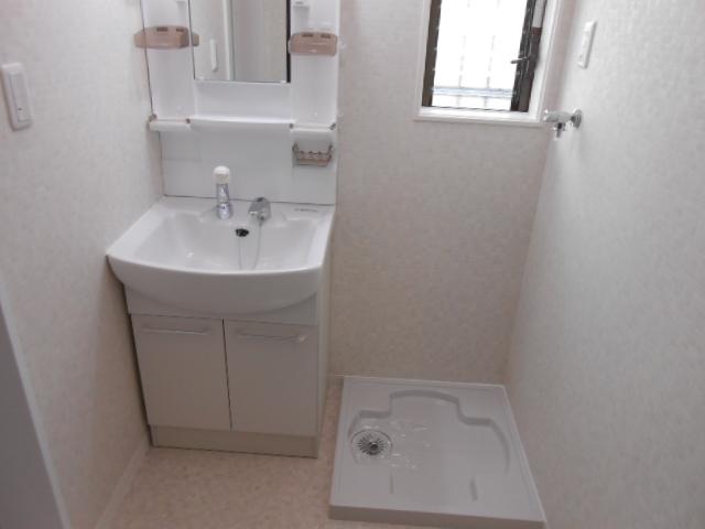 Wash basin, toilet. Indoor (10 May 2013) Shooting