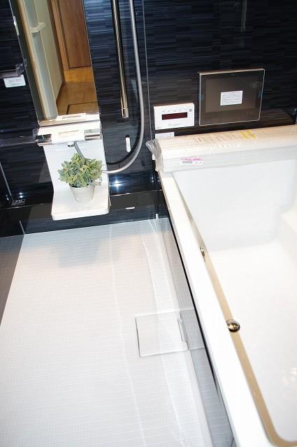 Building plan example (introspection photo).  [Our construction cases]  Bathroom TV is very popular! Slowly and spend your bath time is also good, The Well even enter while watching TV Continued! Guests have the luxury of time.