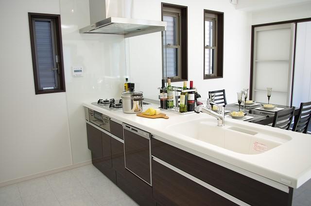 Building plan example (introspection photo).  [Our construction cases]  kitchen. Flooded white sink is a feeling of cleanliness! Since the color of the food shine is likely to be fun and cuisine!