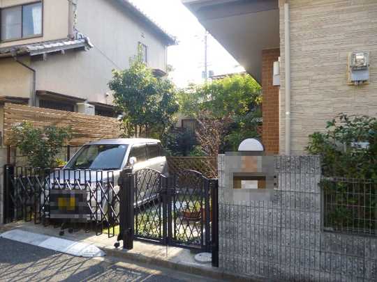 Local appearance photo. Entrance porch ・ Parking space portion (taken from the north side).