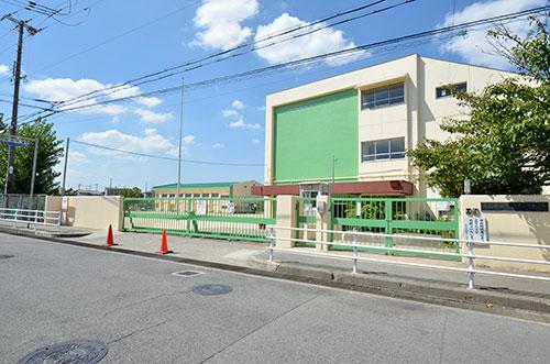 Primary school. Municipal Toriishi a 1-minute walk from the 50m City Toriishi elementary school to elementary school.