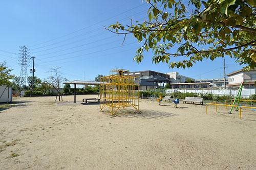 park. Toriishi to Central Park 390m