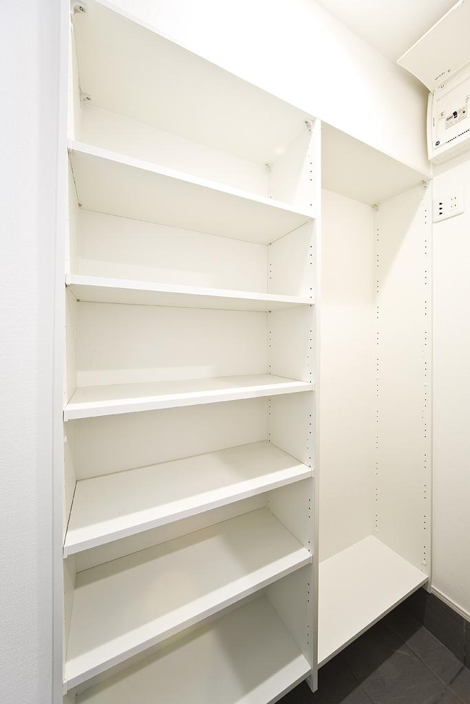 Receipt. Plenty of shoes cloak of course is the whole family of shoes, Stroller, etc. also can be stored (model house)