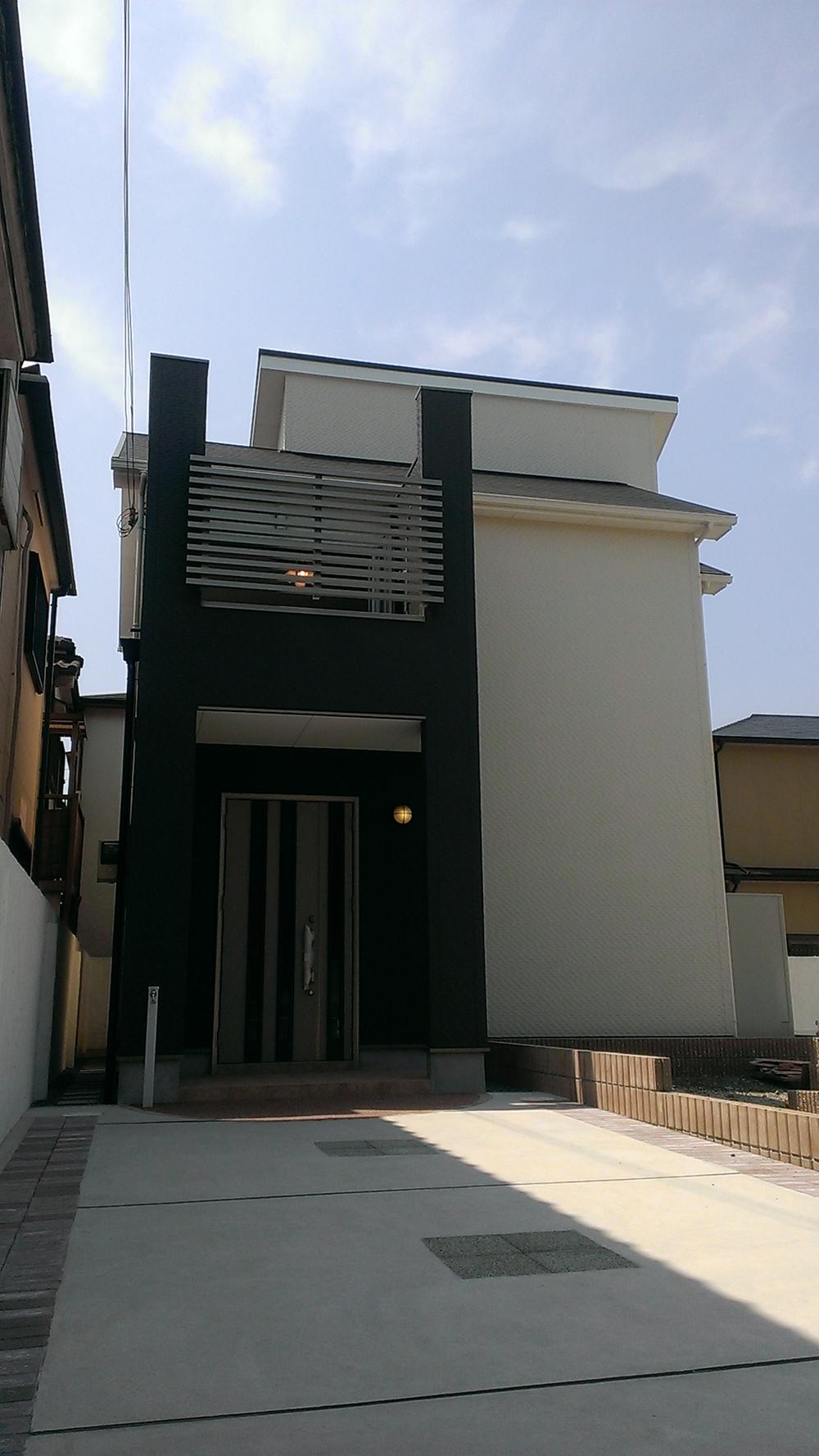 Local appearance photo. Appearance attractive design of attention. Set price 29,800,000 yen (land, building, Outdoor facility, Consumption tax included).