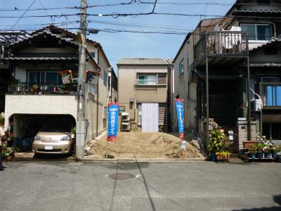 Local photos, including front road. Local (05 May 2013) Shooting