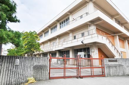 Primary school. Municipal Higashihagoromo until elementary school 390m