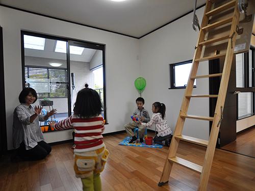 Model house photo. Room leading to the inner balcony is like a secret base.