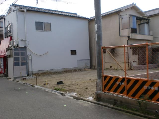 Local photos, including front road. Local (11 May 2013) Shooting