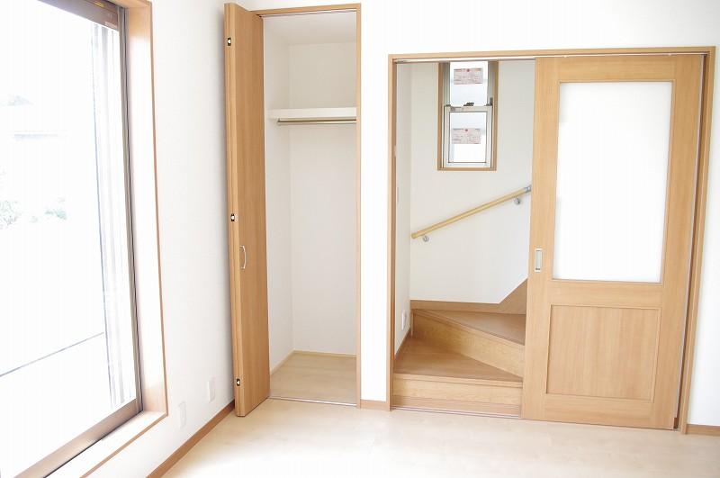 Living. There is housed in a staircase next to go up to the third floor! It will put such as vacuum cleaner be housed here. Room (May 2013) Shooting