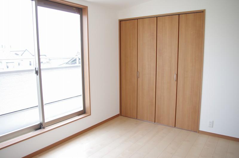 Non-living room. The third floor is the living room. It is a closet and a balcony of large capacity! Since the third floor brightness also enough! Room (May 2013) Shooting