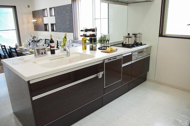 Building plan example (introspection photo).  [Our construction cases]  kitchen. This is a system kitchen that is filled with ideas for Konasu efficient day-to-day housework work!