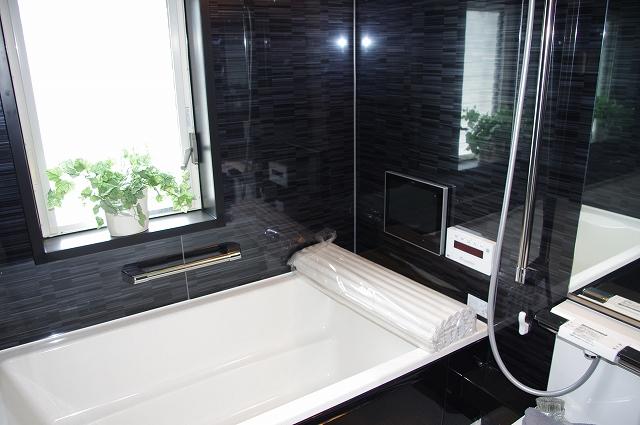 Building plan example (introspection photo).  [Our construction cases]  bathroom. Bathroom TV comes with! Prove to be the savior of mom you are in trouble to children reluctant to enter the bath and because it is the middle of the TV?!