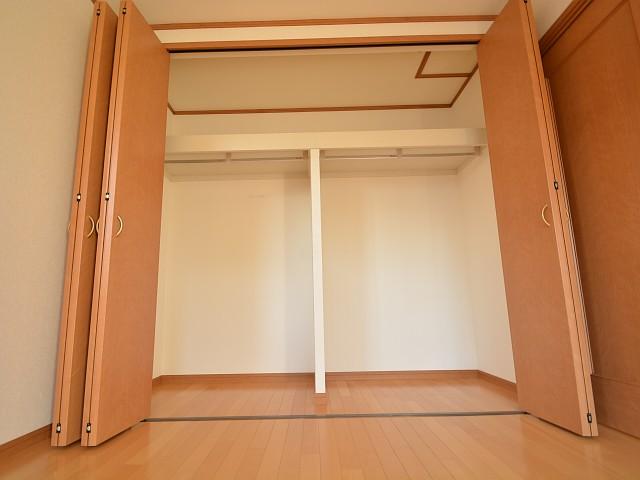 Non-living room. Takatsuki Kamihamuro 3-chome, Western-style closet