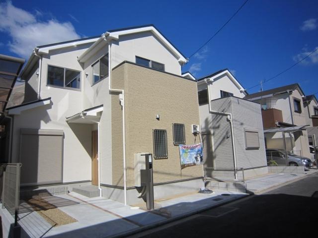 Local appearance photo. Left that was shot on site is the No. 1 destination