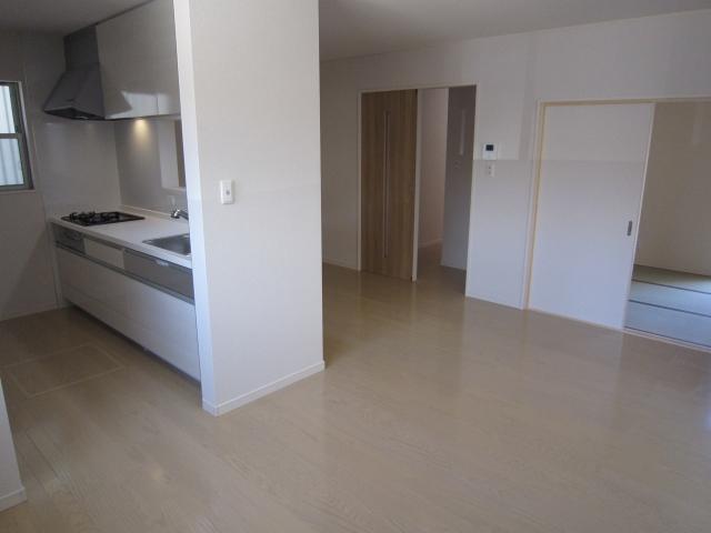 Living. Shooting from the room