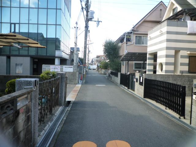 Local photos, including front road. Local (12 May 2013) Shooting