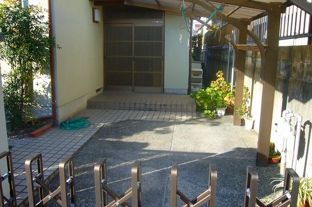 Parking lot. Local (12 May 2013) Shooting