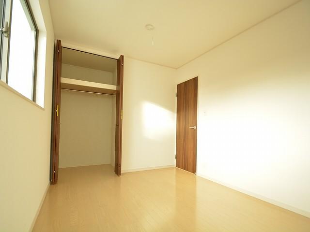 Non-living room. Second floor 6 Pledge Western-style