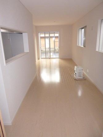 Living. LDK about 15 quires more! The window is located in three places, Per day, so we have facing the south ・ Ventilation is good!