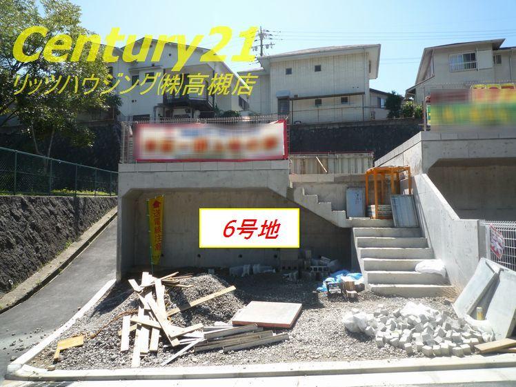 Local photos, including front road. No. 6 areas